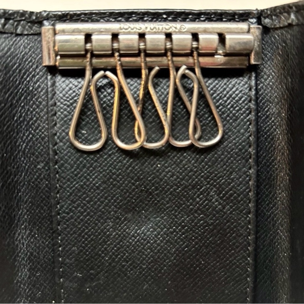 Louis Vuitton Multiclés 6 Key Holder Wallet in Black Taiga Leather EUC Authentic - Picture 9 of 12